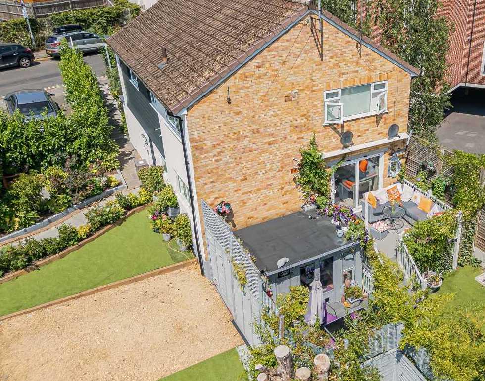 2 bed property in Deanfield Road, Henley-On-Thames